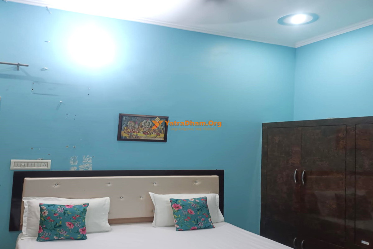 Prateek Home Stay Ayodhya 2 Bed AC Room