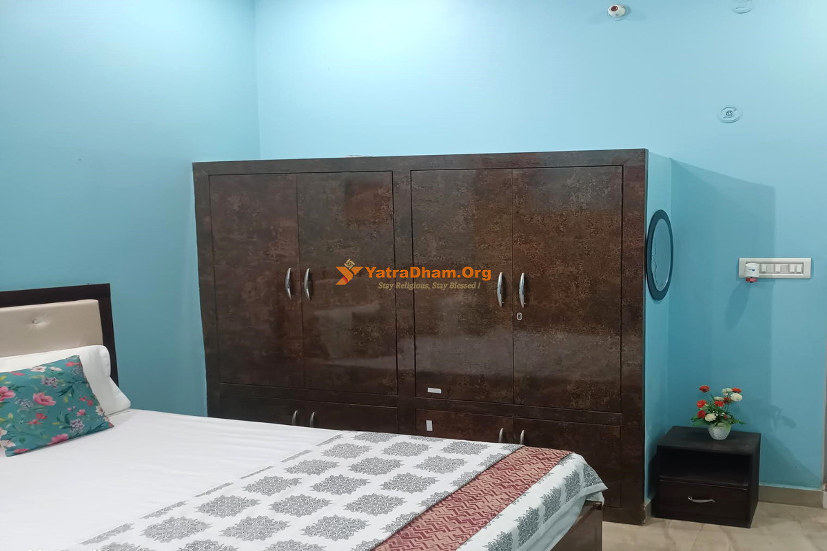 Prateek Home Stay Ayodhya 2 Bed AC Room