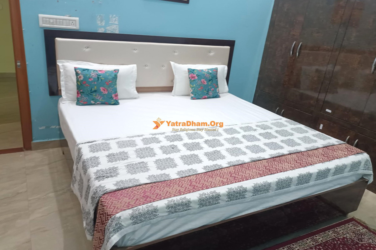 Prateek Home Stay Ayodhya 2 Bed AC Room