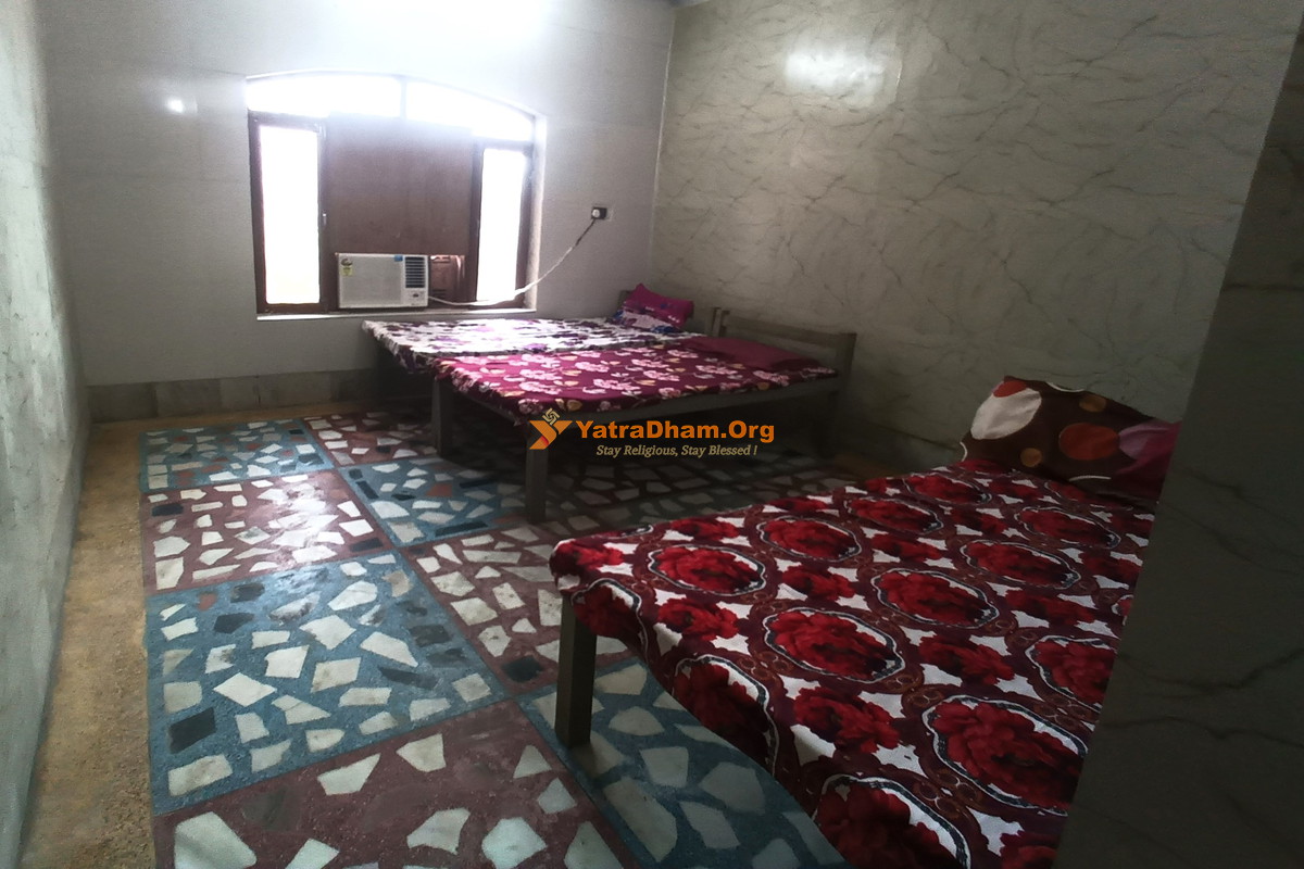 Shri Giridhari Gaudiya Math Govardhan 3 Bed Room