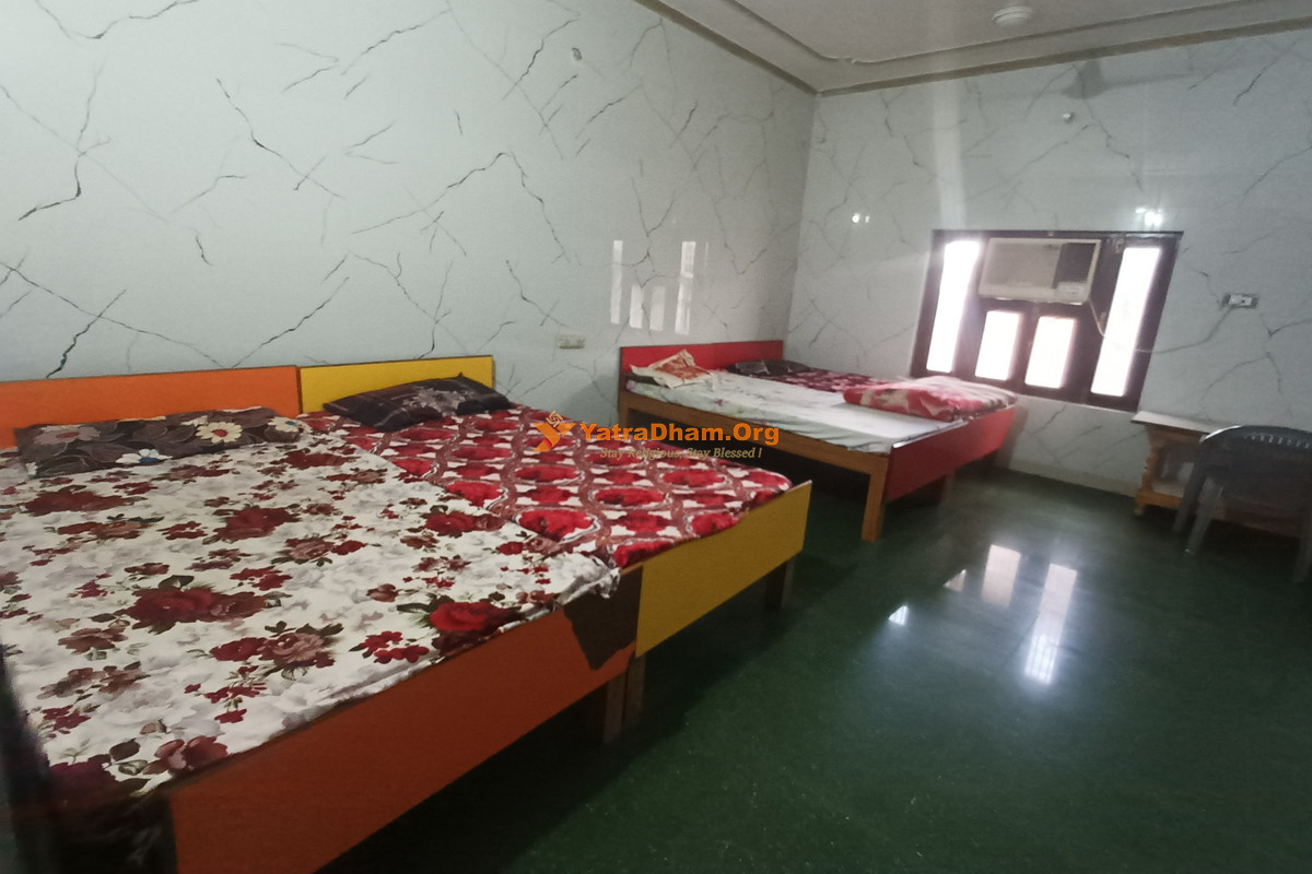 Shri Giridhari Gaudiya Math Govardhan 4 Bed Room