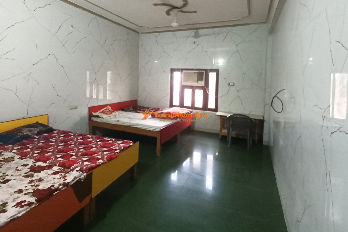 Shri Giridhari Gaudiya Math Govardhan 4 Bed Room