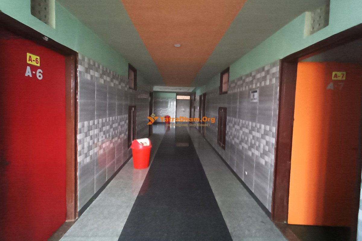 Shri Giridhari Gaudiya Math Govardhan 3 Bed Room