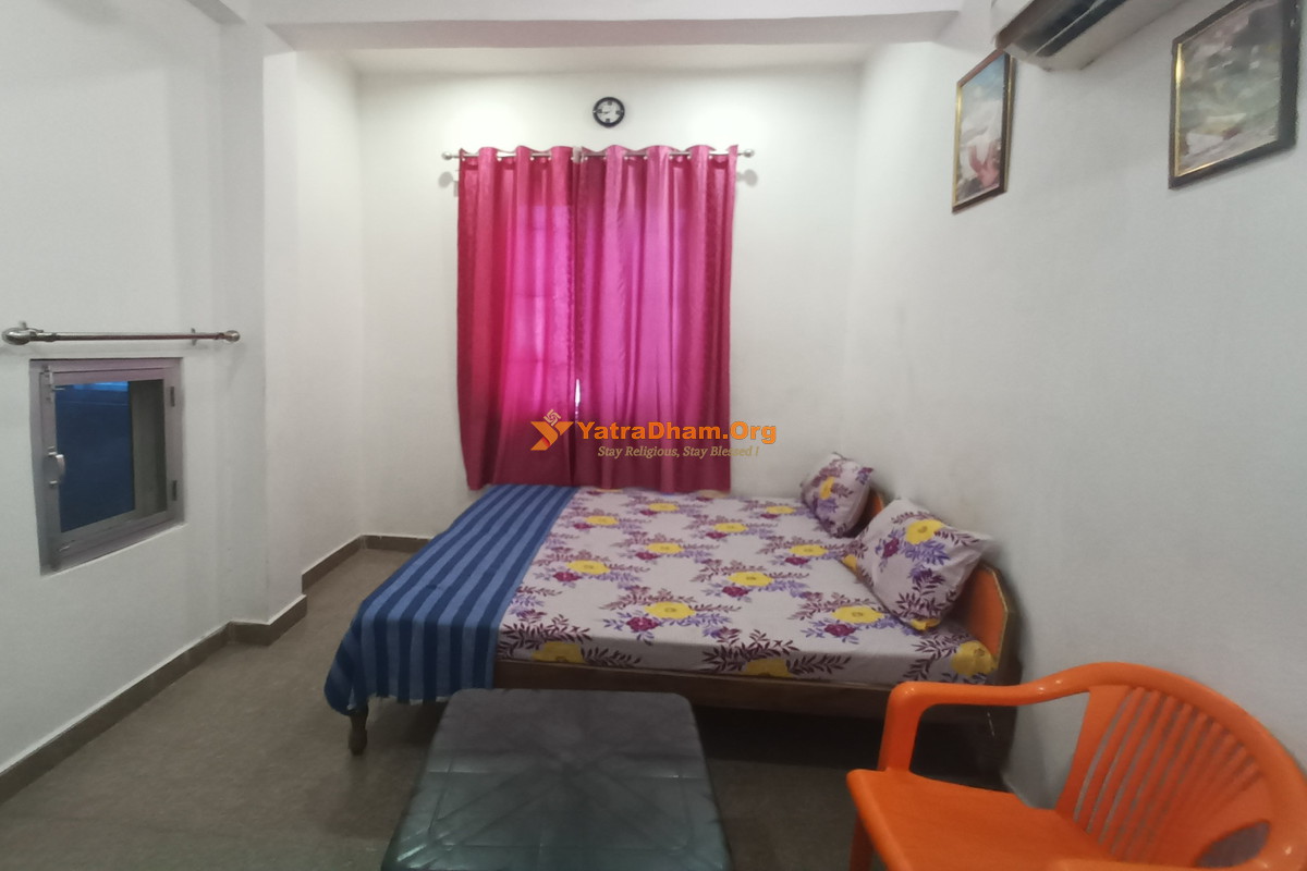 Shri Gajendra Mukhi Ashram Govardhan 2 Bed Room