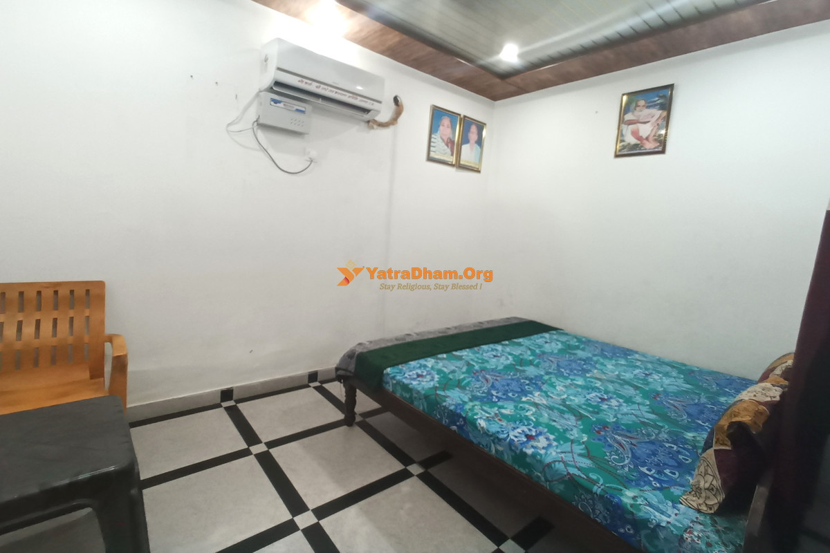 Shri Gajendra Mukhi Ashram Govardhan 2 Bed Room