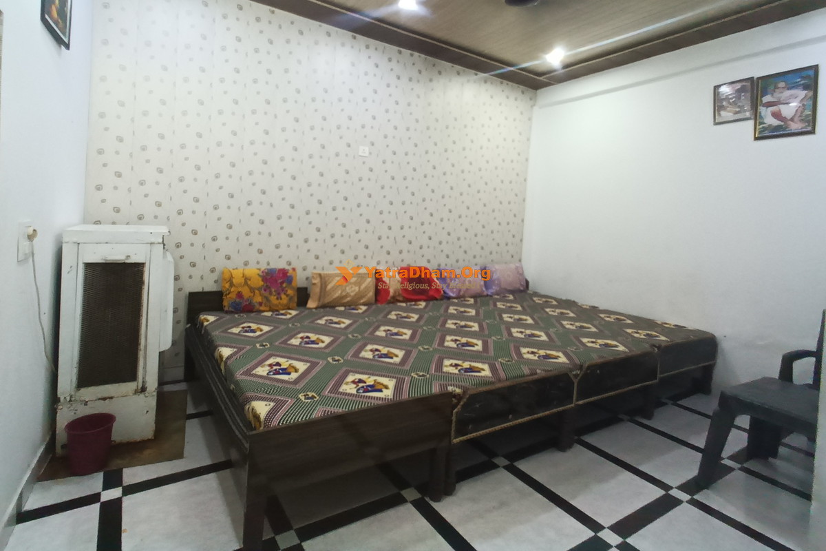 Shri Gajendra Mukhi Ashram Govardhan 2 Bed Room