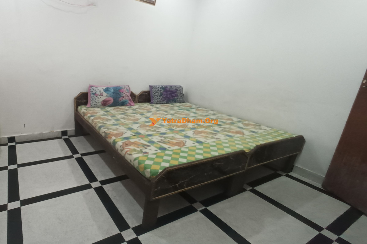 Shri Gajendra Mukhi Ashram Govardhan 2 Bed Room