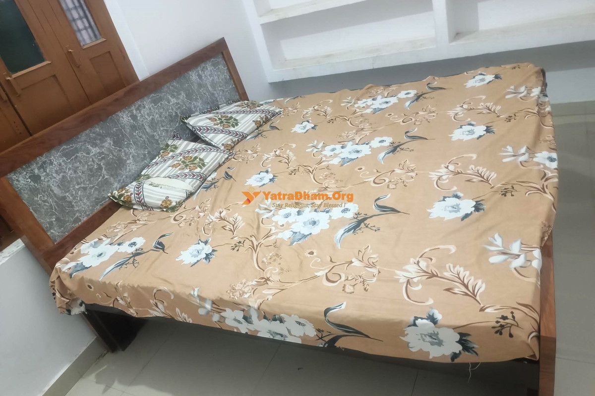 Sri Narayan Homestay Ayodhya Room