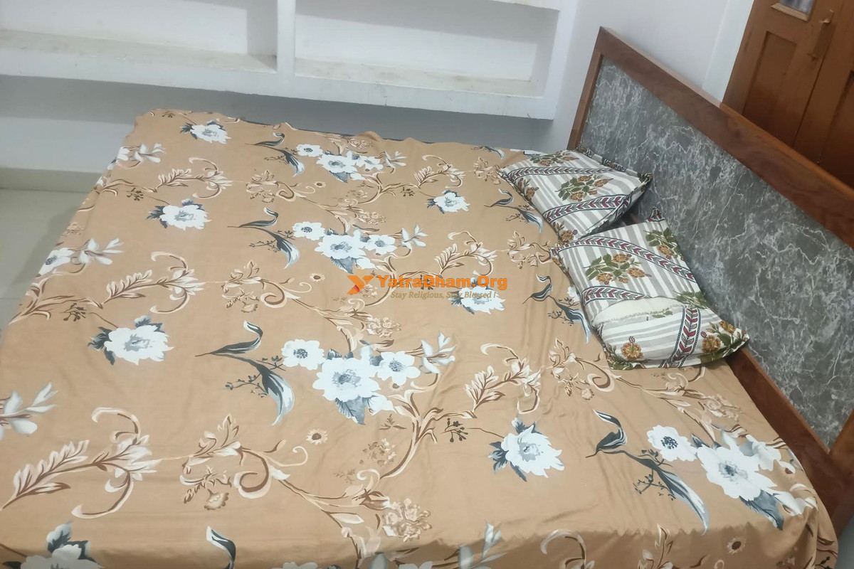 Sri Narayan Homestay Ayodhya Room