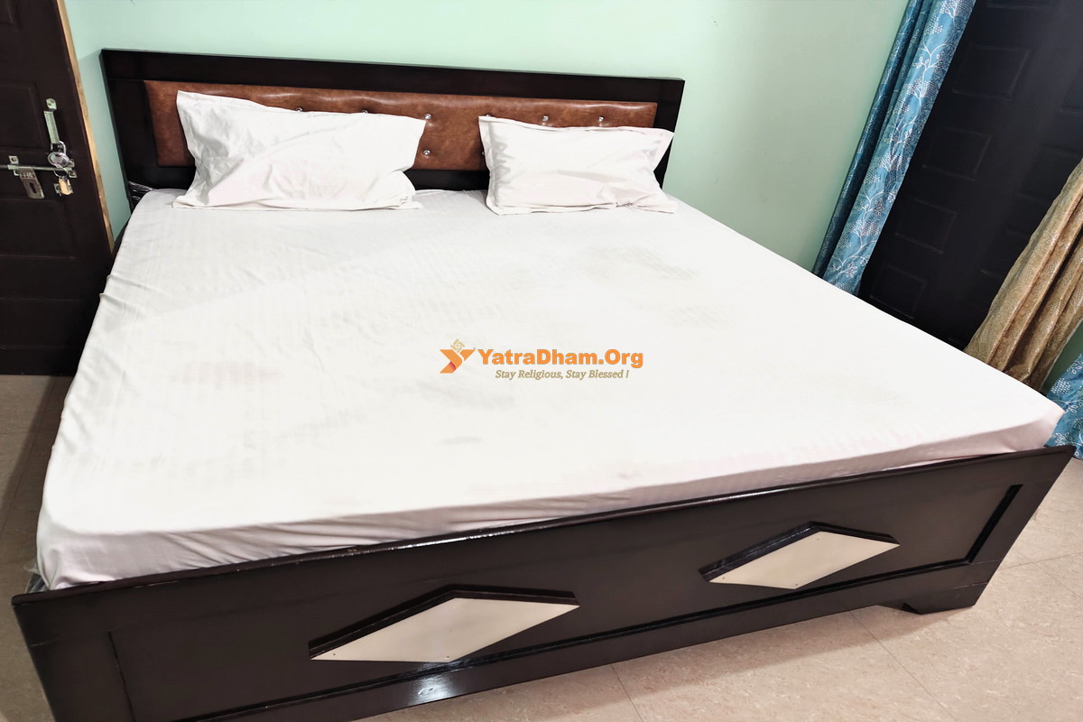 Ayodhya Aakash Homestay Room