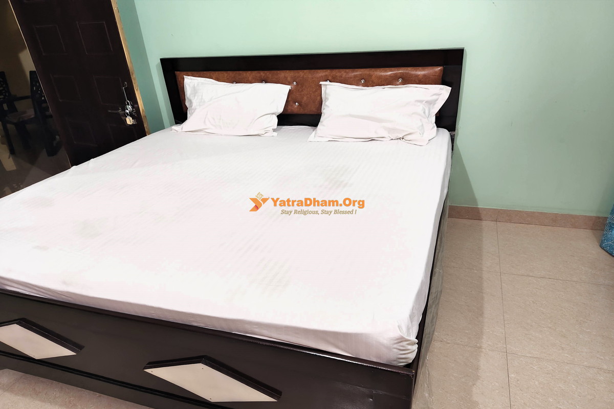 Ayodhya Aakash Homestay Room