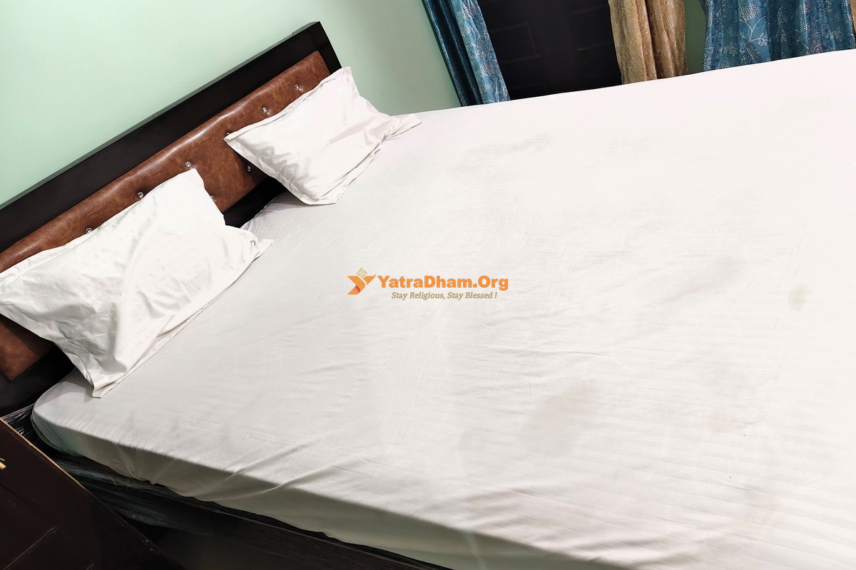 Ayodhya Aakash Homestay Room