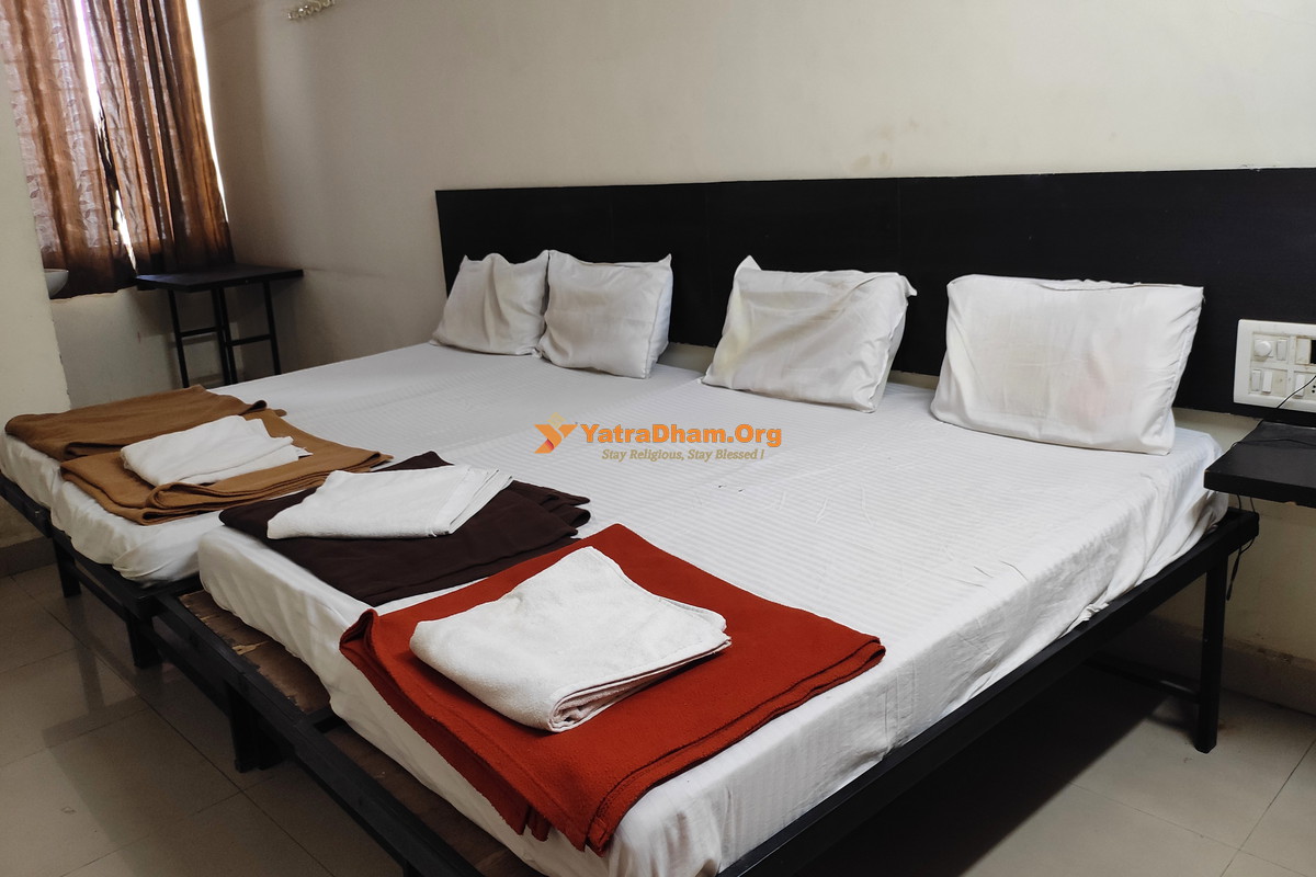 Gurudatta Yatri Niwas Narsinhwadi (Kolhapur) 4 Bed Room