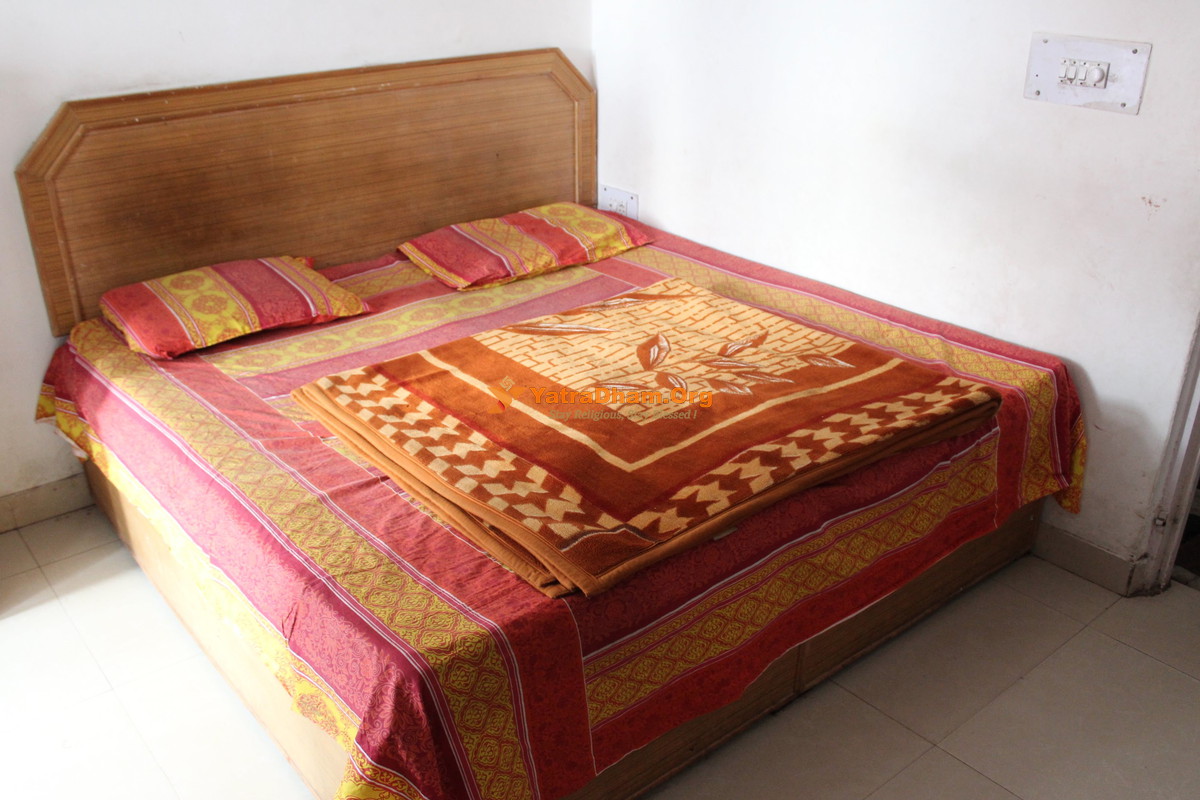 Katra Sadhu Dharam Sthal (Hanuman Mandir Dharamshala) 2 Bed Room