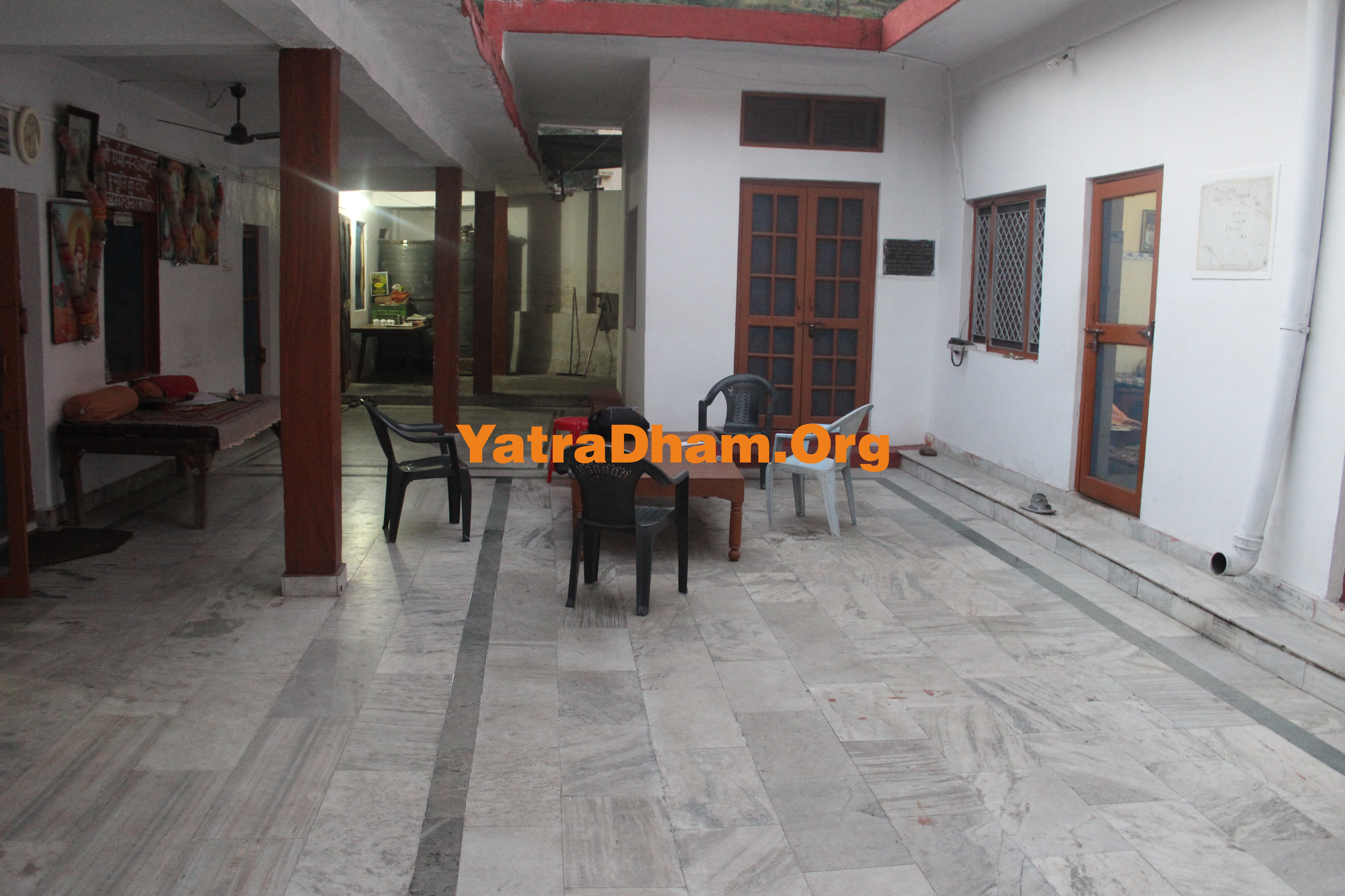 Ramanand Kutir Ashram Uttarkashi Lobbty