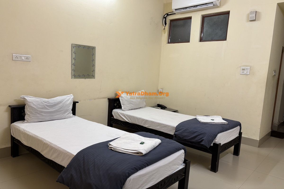 Shri Vitthal Rukmini Bhakta Nivas Pandharpur 2 Bed Room View