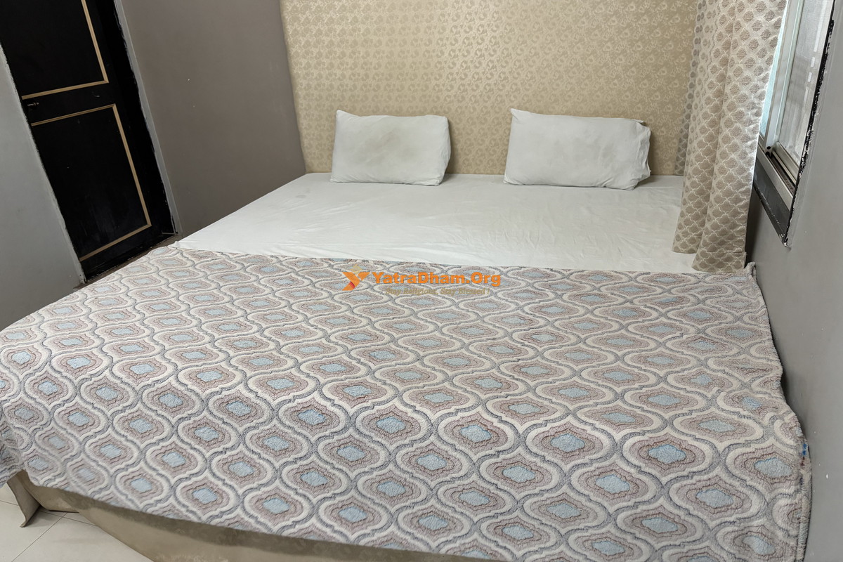 Bita Bhakt Niwas Tuljapur Room View