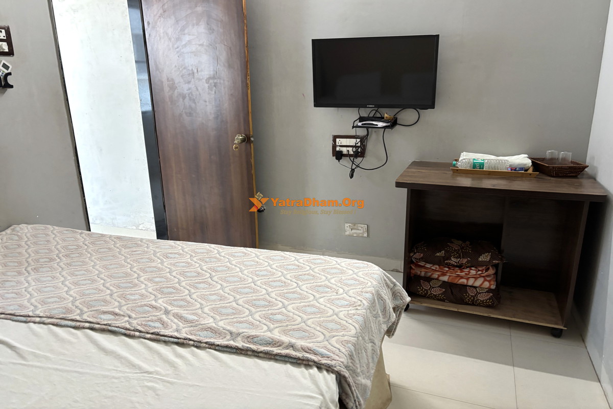 Bita Bhakt Niwas Tuljapur Room View