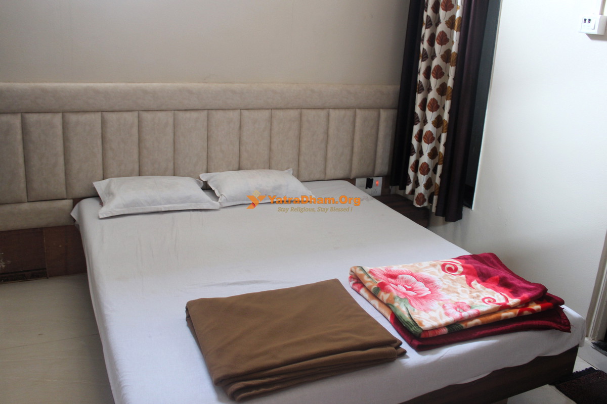 Agarwal Yatri Nivas Aundha Nagnath 2 Bed Room