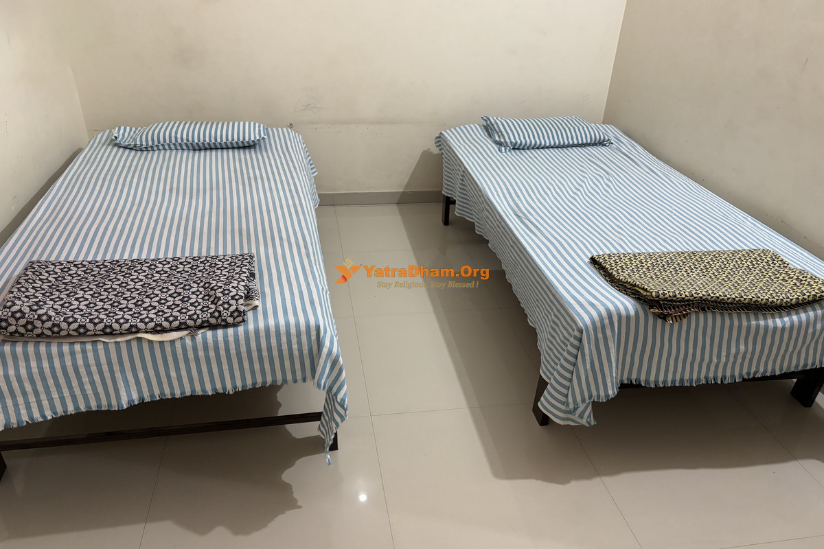 Bahubali Brahmcharyashram Digamber Jain Dharamshala Kumbhojgiri Room