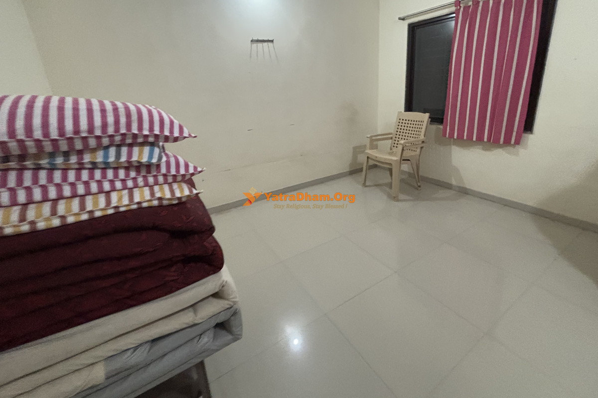 Bahubali Brahmcharyashram Digamber Jain Dharamshala Kumbhojgiri Room