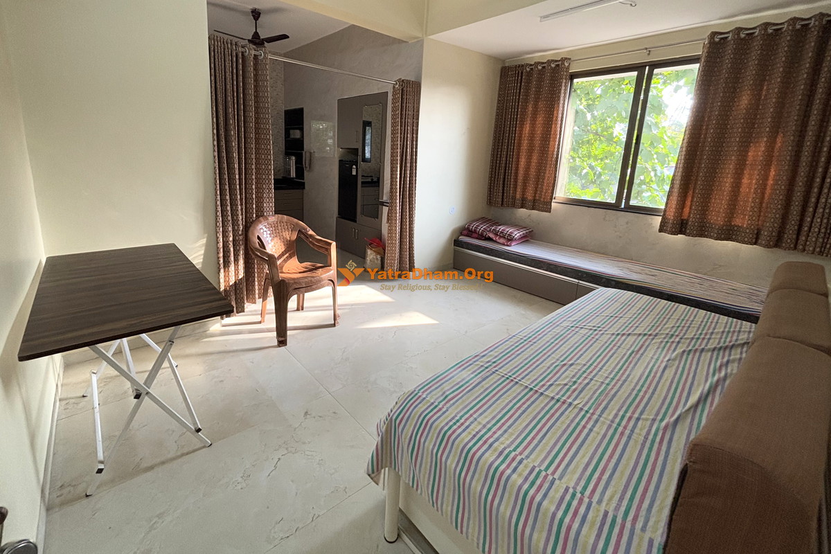 Shri Madhav Upanishad Ashram Pune Room