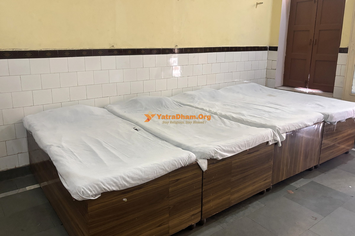 Shree Tilakdwar Aggarwal Dharmshala Holi Gate Mathura 4 Bed Room View