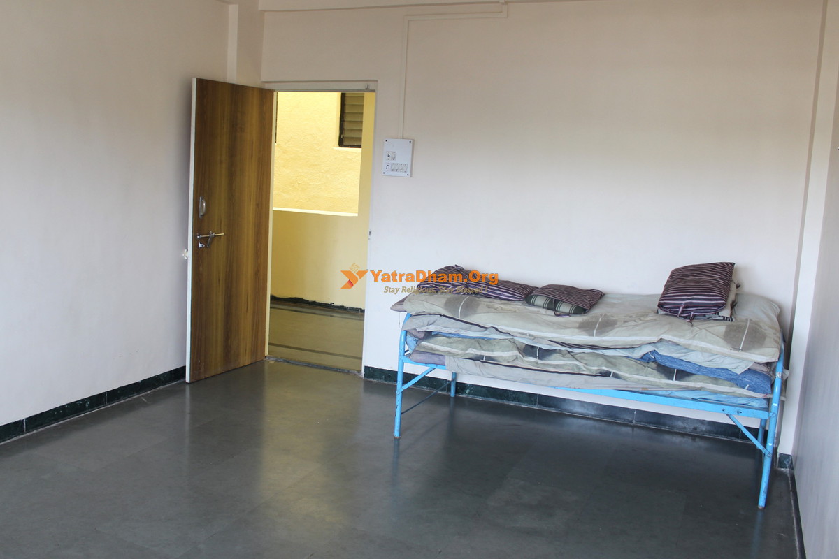 Mumbai Maratha Fruitwala Dharamshala (old Building) Room Alandi