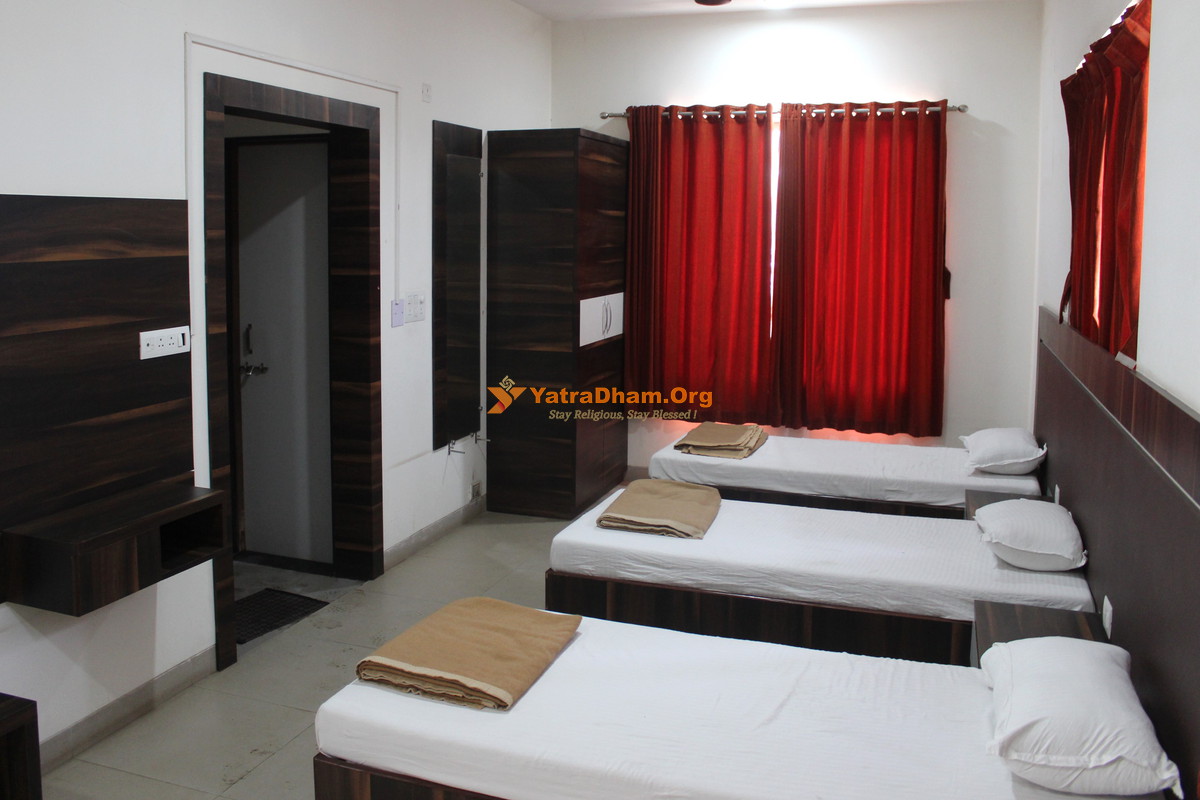 Mumbai Maratha Fruitwala Dharamshala Alandi 3 Bed Room