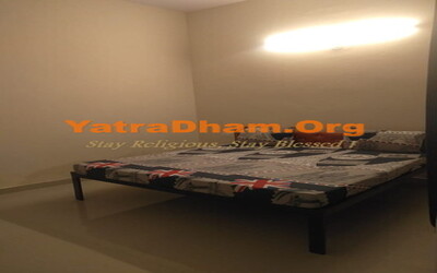 Rishikesh Ishwar Ashram Double Bed Room