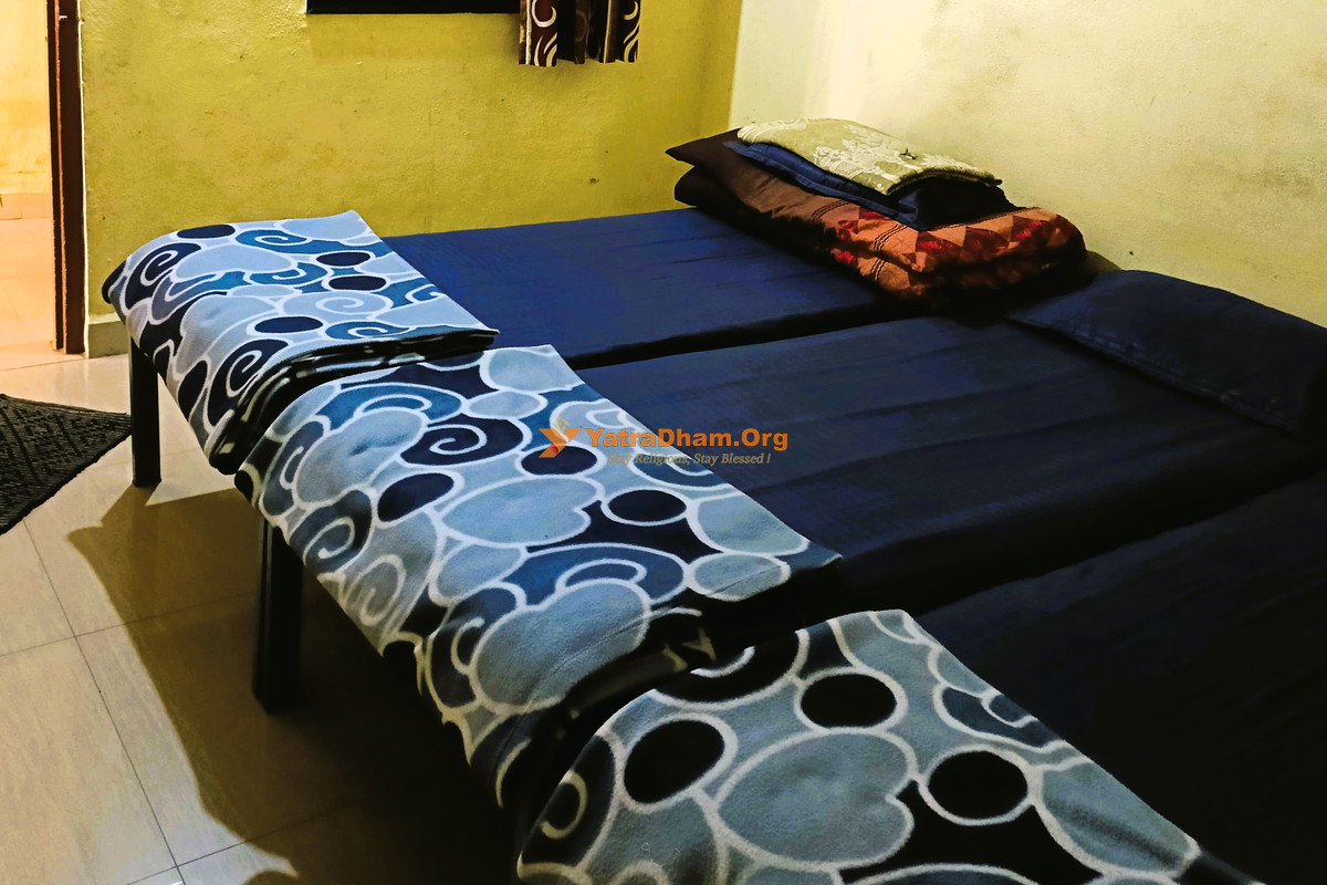 Saptashrungi Matoshree Guest House 3 Bed Room View