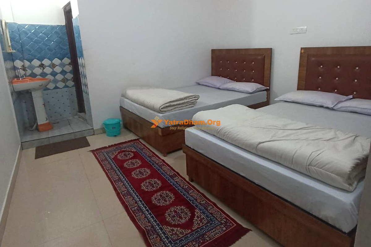 Hotel Geeta Palace Phata Kedarnath 4 Bed Room View