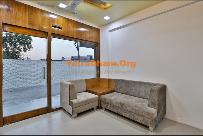 Hotel Krishna Palace Becharaji Waiting Area