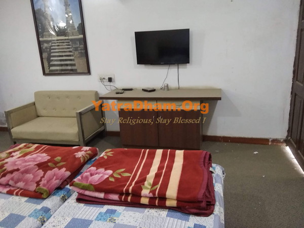 Popat Vasa Yatrik Bhavan Becharaji Double Bed Room