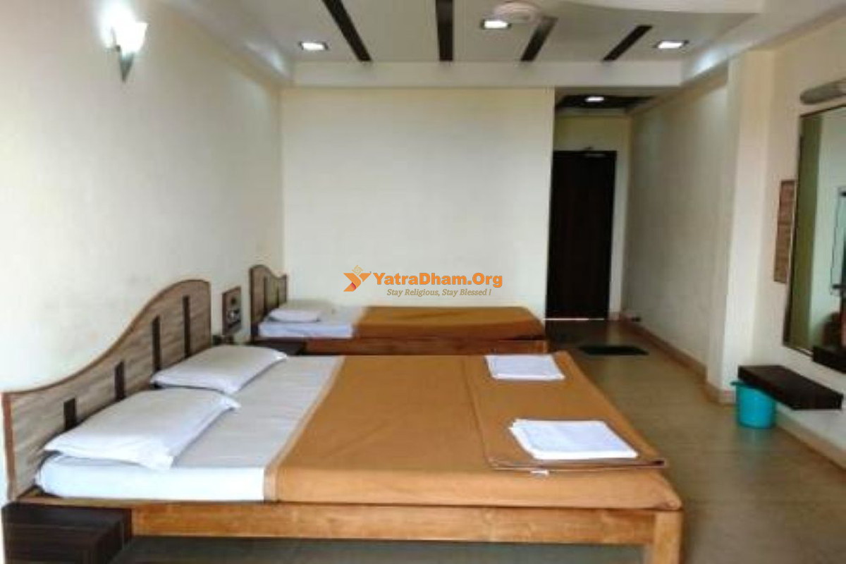 Hotel Pritysangam Ganpatipule 3 Bed Room View