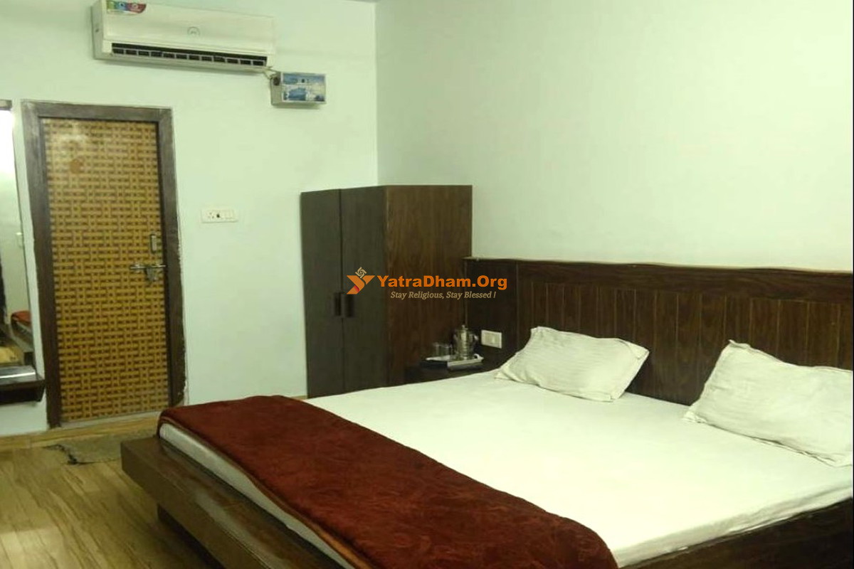 Govardhan Rajadhiraj Guest House 2 Bed Room View