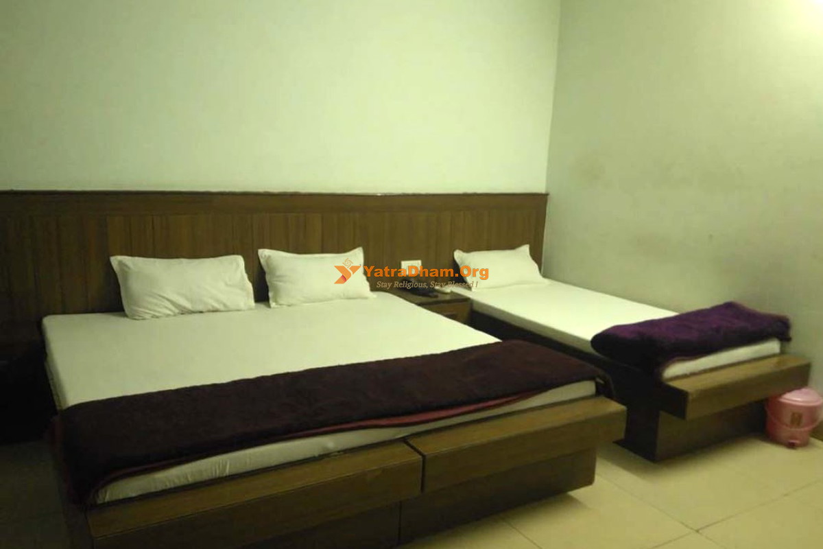 Govardhan Rajadhiraj Guest House 3 Bed Room View