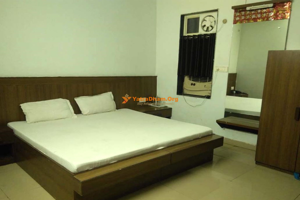 Govardhan Rajadhiraj Guest House 2 Bed Room View