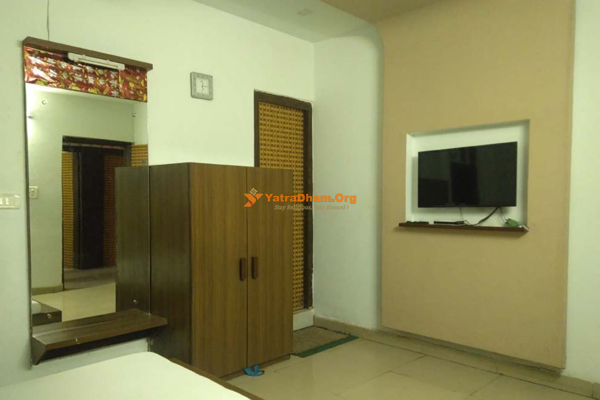 Govardhan Rajadhiraj Guest House 2 Bed Room View
