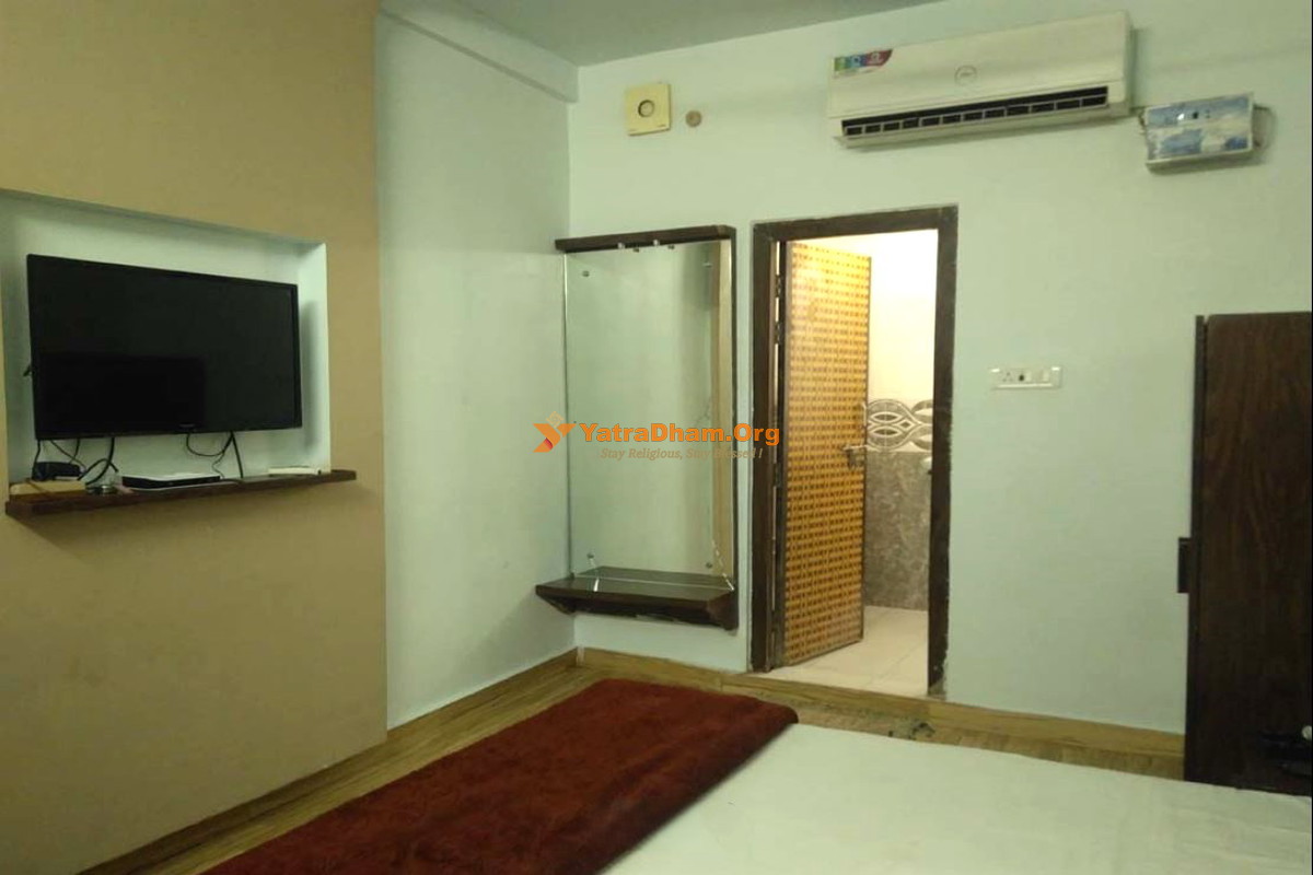 Govardhan Rajadhiraj Guest House 2 Bed Room View