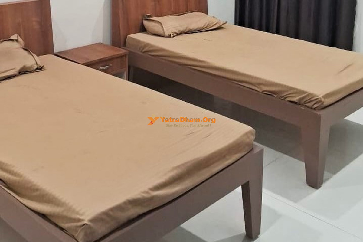 Jai Bakey Bihari Dharamshala Garhmukteshwar 2 Bed Room