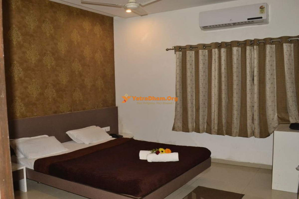 Hotel Safari Lodge Chimur 2 Bed Room