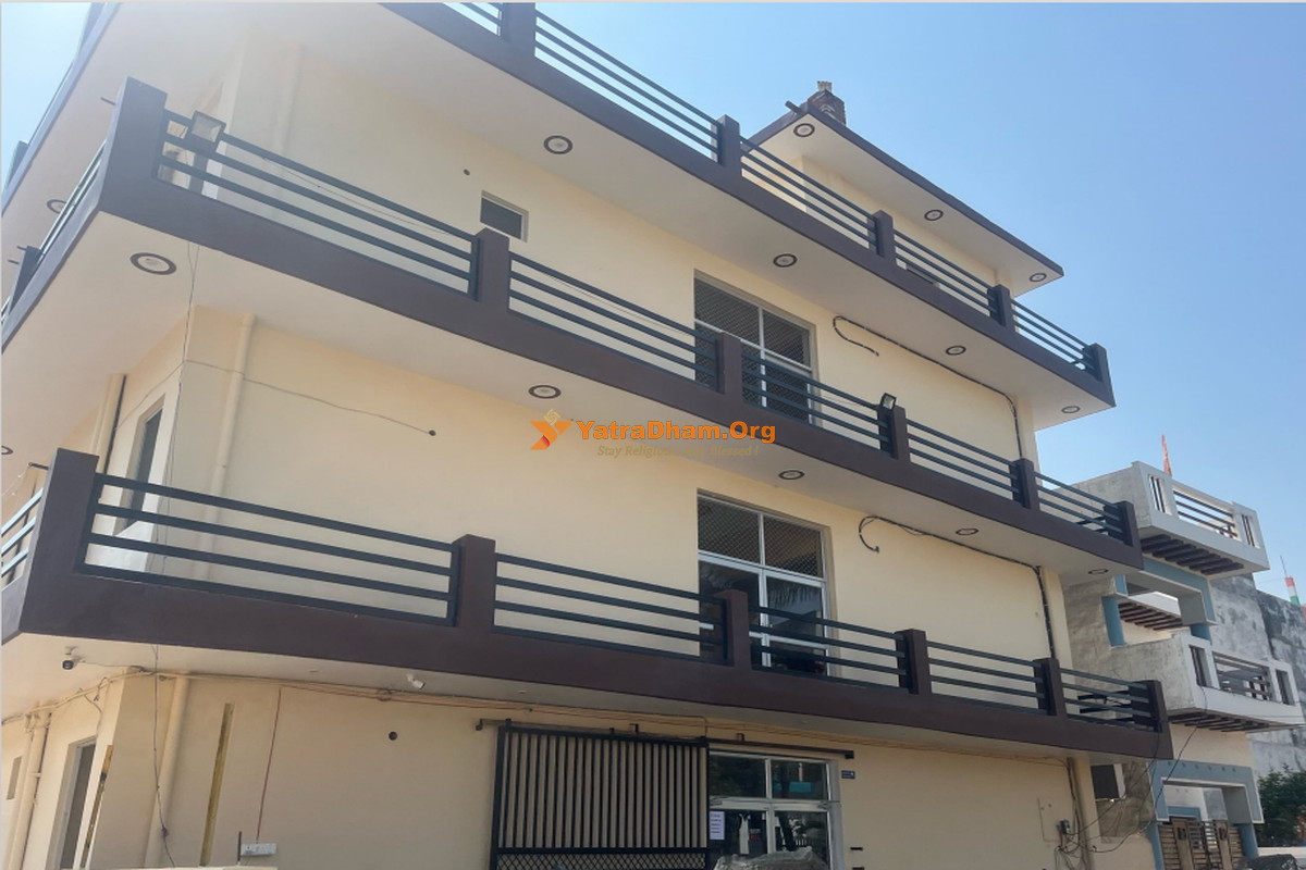 Shree Raj Homestay Ayodhya 2 Bed AC Room