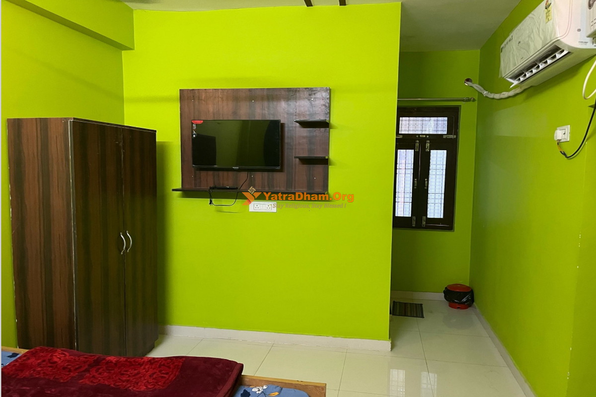 Shree Raj Homestay Ayodhya 2 Bed AC Room