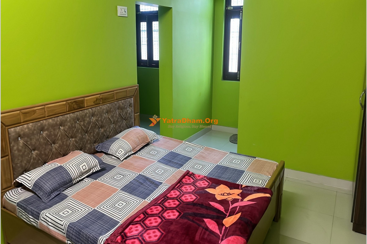 Shree Raj Homestay Ayodhya 2 Bed AC Room