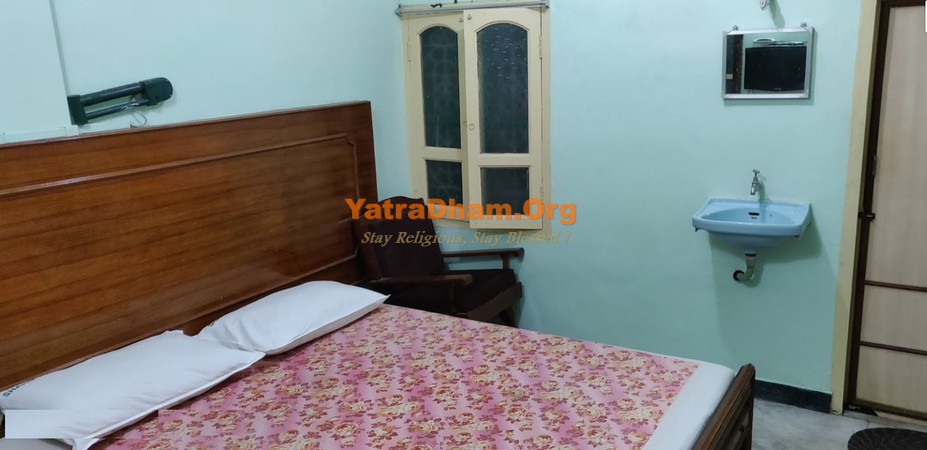 Shanmuga lodge Tirunelveli Room