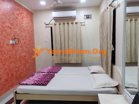 Gobind Dham Dharmshala Shirdi 3 Bed AC Room