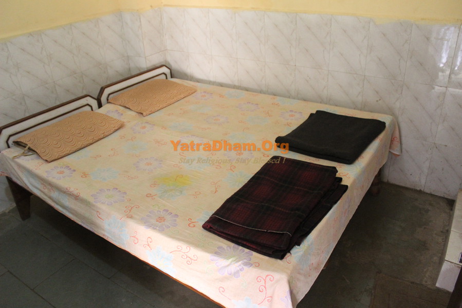 Smt Kashibai Gujarati Leuva Patidar Samaj Dharamshala Room View 1