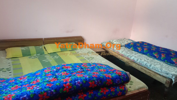 Sunil Lodge Guptkashi 3 Bed Non-AC Room