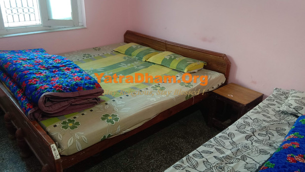 Sunil Lodge Guptkashi 3 Bed Non-AC Room